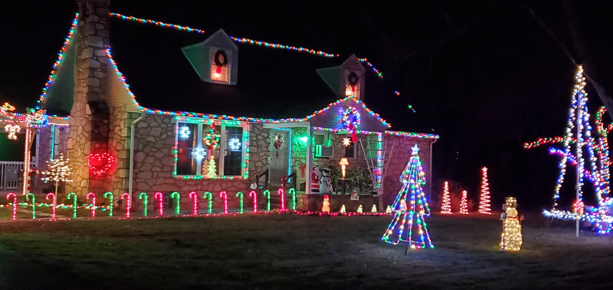 3rd Annual Holiday Light Tour Winners Zuber Realty